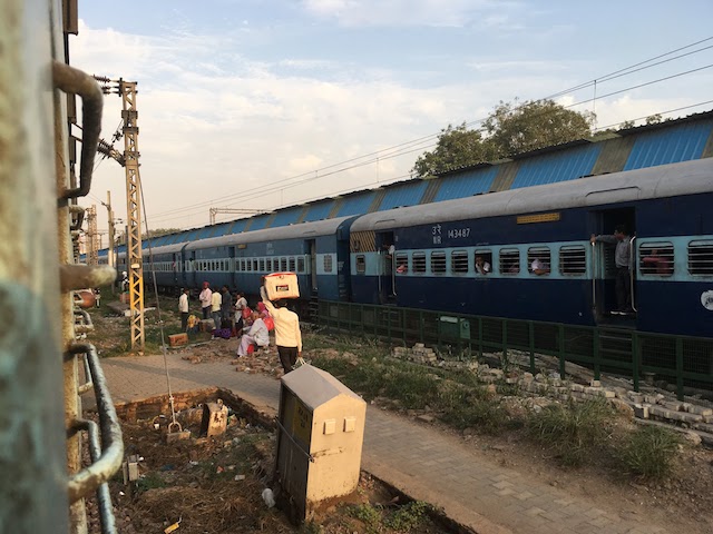 【Day4】指定席、されどなんでもありのSLクラス＠インド列車
