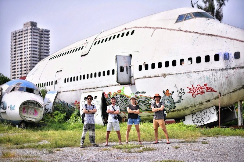 バンコクの街中に捨てられた飛行機”飛行機の墓場”へ。