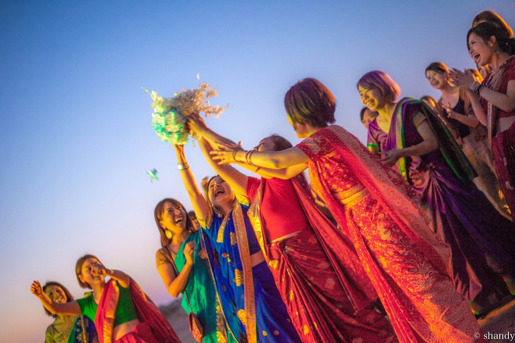 インドの砂漠で結婚式
