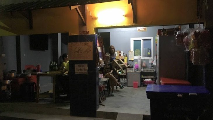 タイの夜はローカルバーでジェリービールを。